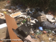 Discarica a cielo aperto a Castel D\'Asso