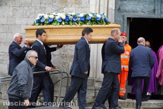 Dolore ad Amelia per i funerali di Francesco Marigliani