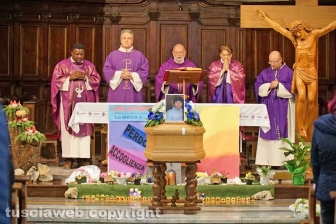 Dolore ad Amelia per i funerali di Francesco Marigliani