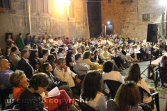 Il processo a don Abbondio in piazza del Fosso - Il pubblico