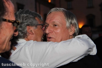 Viterbo - L'abbraccio tra Don Ciotti e Paolo Siani