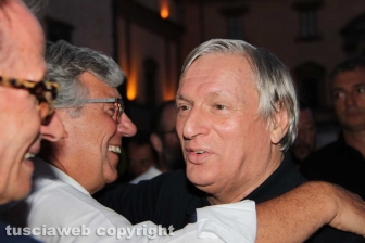 Viterbo - L'abbraccio tra Don Ciotti e Paolo Siani