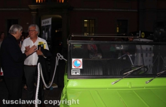 Viterbo - Don Ciotti e Siani accanto alla Mehari verde del giornalista, trovato morto in macchina