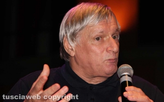 Viterbo - Don Ciotti sul palco di Ombre festival