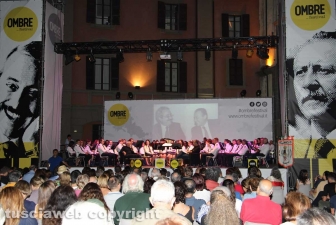 Viterbo - Don Ciotti sul palco di Ombre festival
