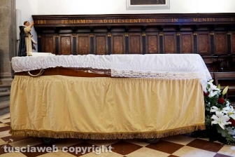 Viterbo - Mons. Dante Bernini - La camera ardente