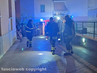 Viterbo - Donna bloccata in ascensore, salvata da polizia e vigili del fuoco