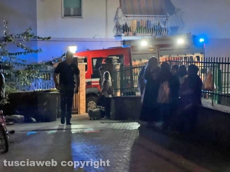 Viterbo - Donna bloccata in ascensore, salvata da polizia e vigili del fuoco