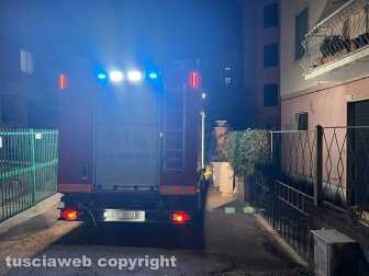 Viterbo - Donna bloccata in ascensore, salvata da polizia e vigili del fuoco