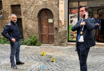 Viterbo - Donna precipita dal secondo piano