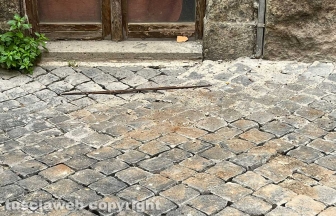 Viterbo - Donna precipita dal secondo piano