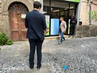 Viterbo - Donna precipita dal secondo piano