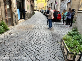 Viterbo - Donna precipita dal secondo piano