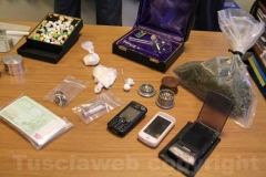 La droga e il materiale sequestrato