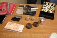 La droga e il materiale sequestrato