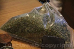 La droga e il materiale sequestrato