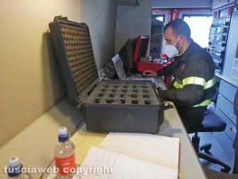 Viterbo - Vigili del fuoco al lavoro per le ricerche di Giuseppe Maravigna