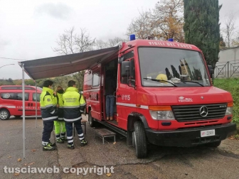 Viterbo - Protezione civile e vigili del fuoco al lavoro per le ricerche di Giuseppe Maravigna