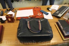 Rubano profumi, due ragazze arrestate