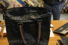 Rubano profumi, due ragazze arrestate