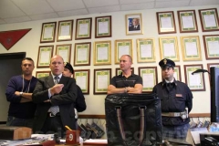 Rubano profumi, due ragazze arrestate