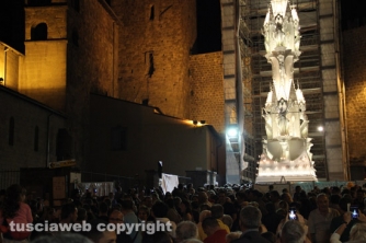 Santa Rosa - Gloria si illumina di immenso