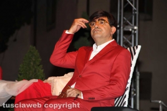 Elio canta l'opera a Caffeina