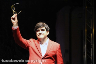 Elio canta l'opera a Caffeina