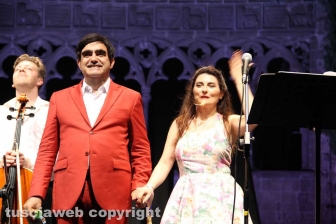 Elio canta l'opera a Caffeina