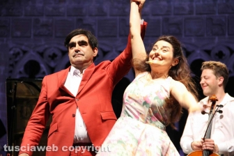 Elio canta l'opera a Caffeina