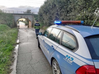 Maltempo - Un intervento della polizia