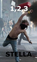 Er Pelliccia, la rete ironizza