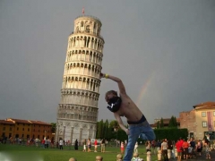 Er Pelliccia, la rete ironizza