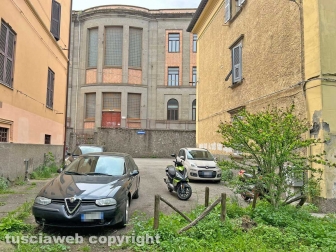 Erba alta tra via del Massaro e via Pietro Vanni