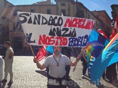 Esattorie, la protesta dei lavoratori a piazza del Comune