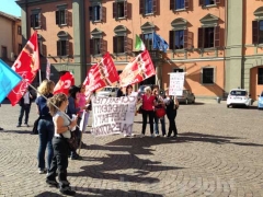 Esattorie, la protesta dei lavoratori a piazza del Comune