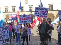 Esattorie, la protesta dei lavoratori a piazza del Comune