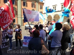 Esattorie, la protesta dei lavoratori a piazza del Comune