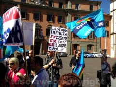 Esattorie, la protesta dei lavoratori a piazza del Comune