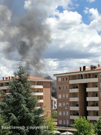 Viterbo - Esplode camper, fuoco e fiamme