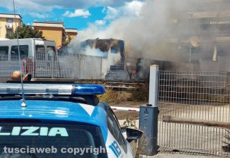 Viterbo - Esplode camper, fuoco e fiamme