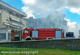 Viterbo - Esplode camper, fuoco e fiamme