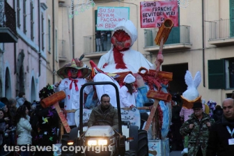 Ronciglione - Carnevale 2018 - Sfilano carri e maschere