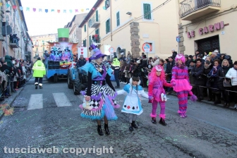 Ronciglione - Carnevale 2018 - Sfilano carri e maschere