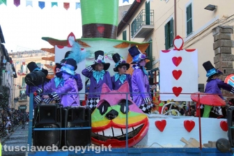 Ronciglione - Carnevale 2018 - Sfilano carri e maschere