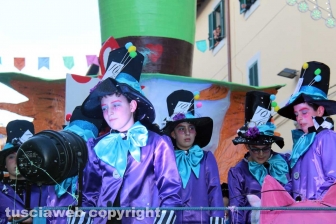 Ronciglione - Carnevale 2018 - Sfilano carri e maschere