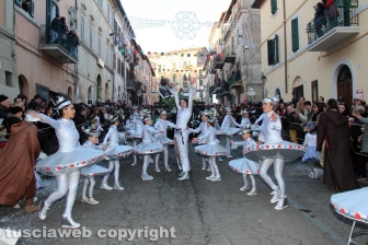 Ronciglione - Carnevale 2018 - Sfilano carri e maschere