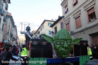 Ronciglione - Carnevale 2018 - Sfilano carri e maschere