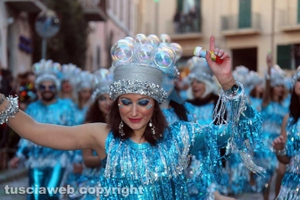 Ronciglione - Carnevale 2018 - Sfilano carri e maschere