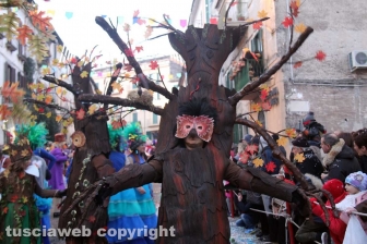 Ronciglione - Carnevale 2018 - Sfilano carri e maschere